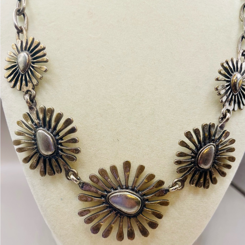 Lucky brand reversible silver tone abstract flower necklace. 22 inches